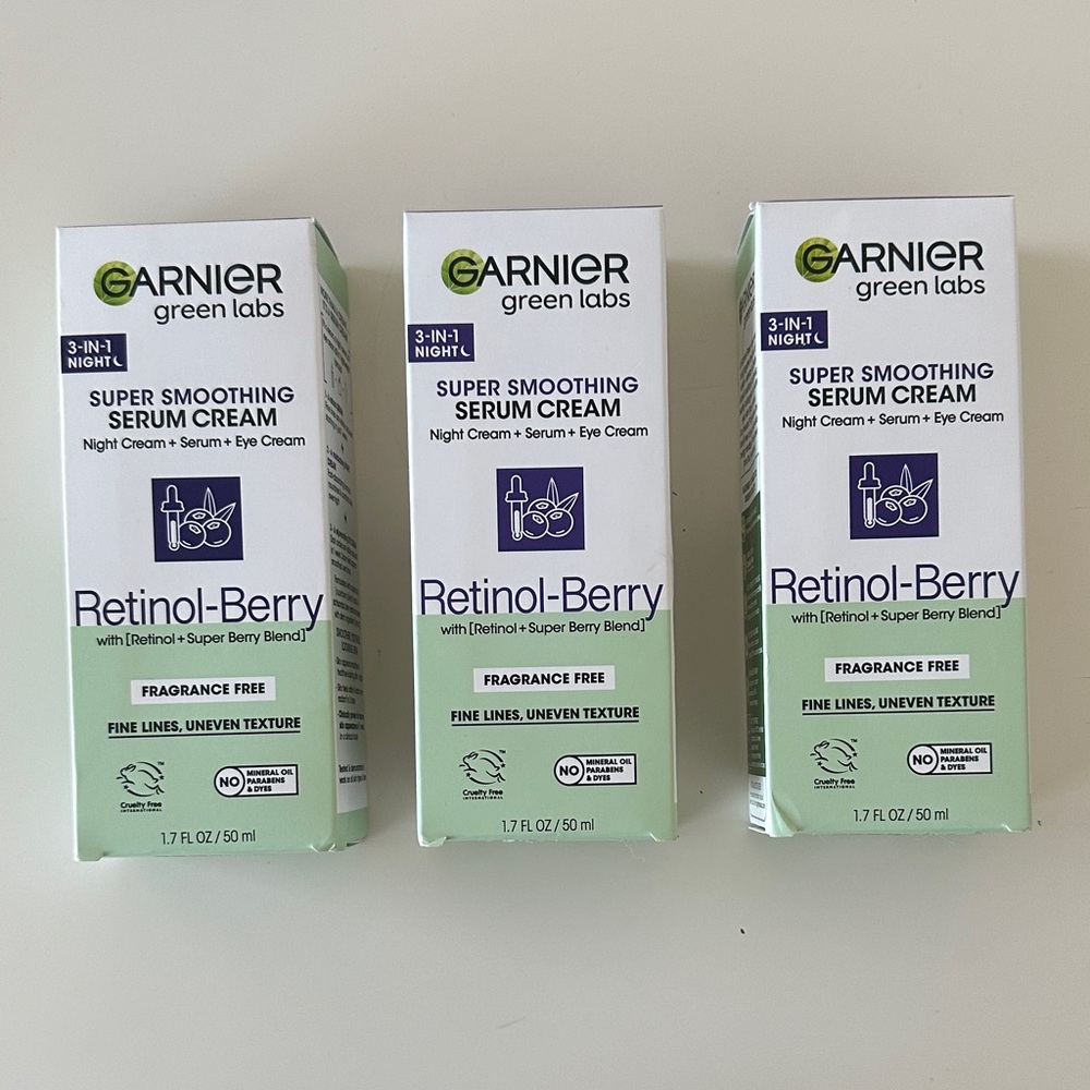 Garnier Green Labs Retinol-Berry Serum Cream - White and Green Design